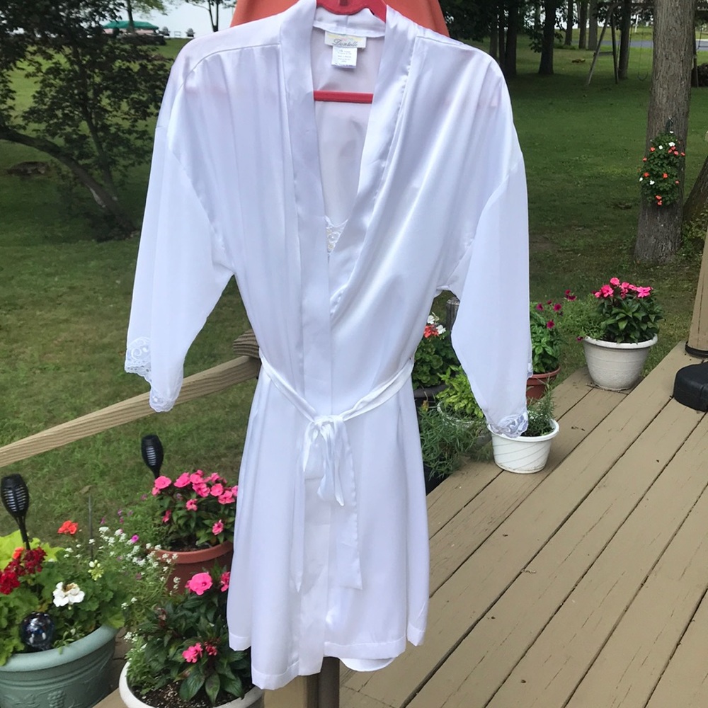 Dentelle 2PC White Chemise Robe & Nighty L